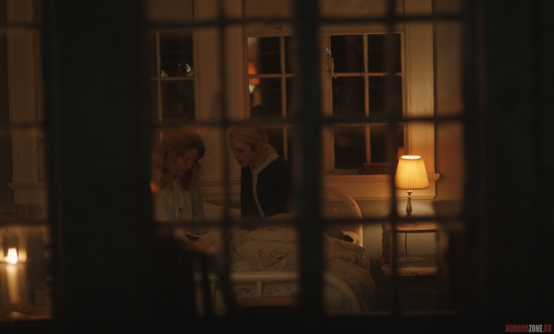 Упор на атмосферу: русский постер и кадры из хоррора "Белдхэм. Проклятие ведьмы"