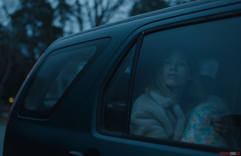 Упор на атмосферу: русский постер и кадры из хоррора "Белдхэм. Проклятие ведьмы"