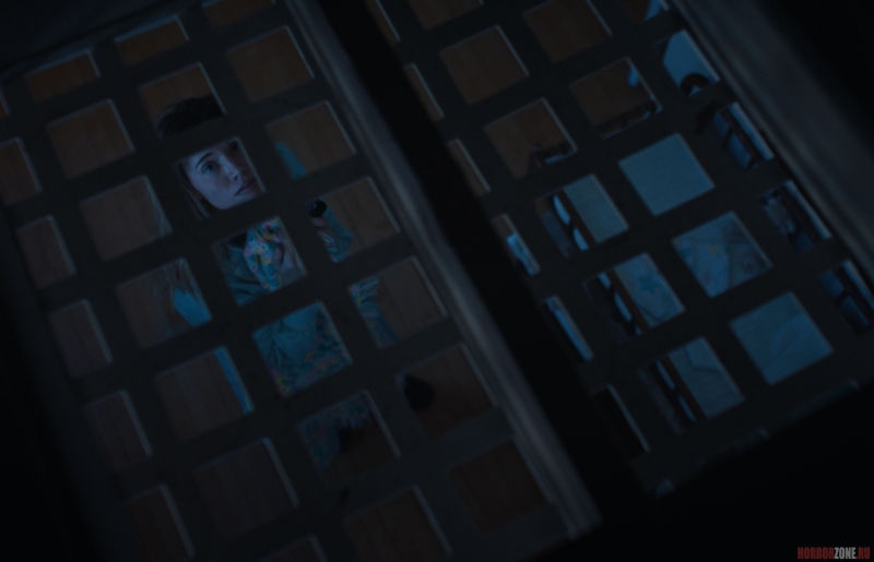 Упор на атмосферу: русский постер и кадры из хоррора "Белдхэм. Проклятие ведьмы"