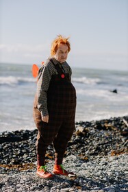 Идут съёмки комедийного фильма-ограбления «Дыра» с Викторией Исаковой и Никитой Кологривым