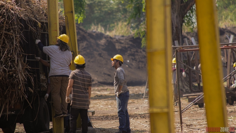 На сахарной фабрике в Индонезии что-то не так...