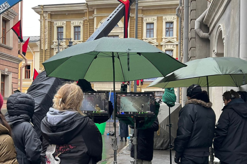 Съемки «Шума времени» Алексея Учителя: столица 50-х посреди кинопарка Москино