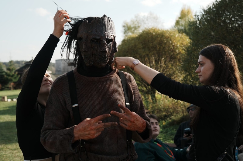 «То, что нас сравнивают с «Солнцестоянием» — сильное упрощение»: создатели «Моры» о независимом кино и работе с хоррорами