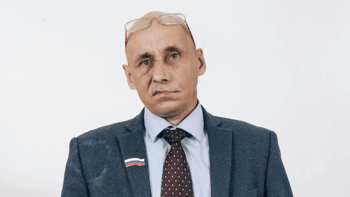 В Приморском крае установили золотой памятник "депутату Наливкину" - Новости на Вести.ru