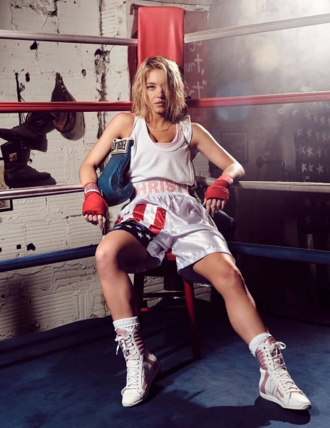 "Почему она не выглядела так в фильме?" Фанаты в восторге от Сидни Суини, снявшейся для рекламы фильма "Кристи"